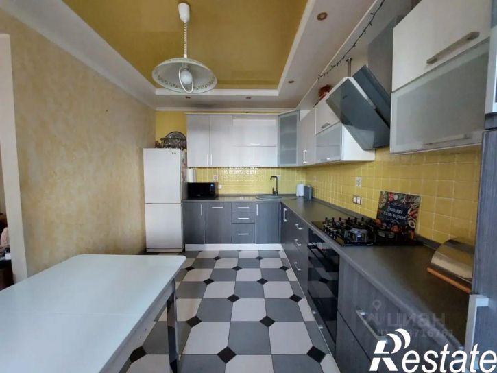 3-комн квартира улица Бурова, 46,  д. 46